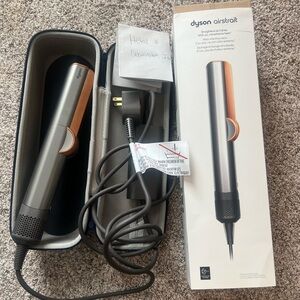 Dyson Airstrait- SOLD